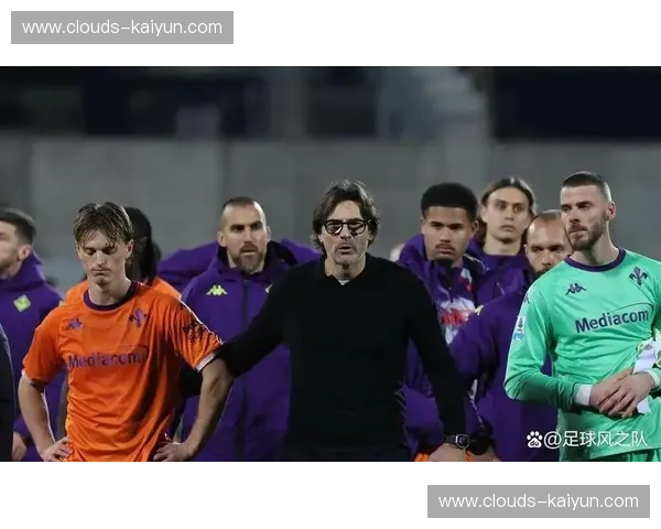 终场哨响，佛罗伦萨球员神情凝重注视积分榜保级形势