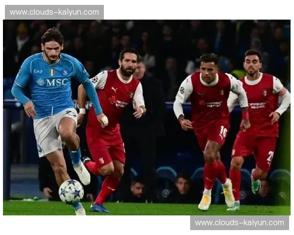 那不勒斯2-1力克佛罗伦萨，稳固欧冠区席位。