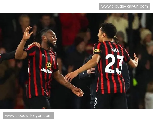 雨战中的坚持：卢顿主场对阵伯恩茅斯，草皮状况受关注