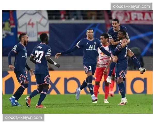 欧足联站席新规要求每排安装防冲栏，多特蒙德面临改造难题